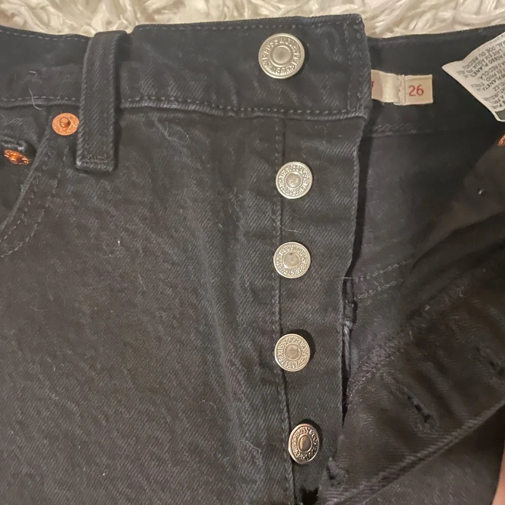 Black Levi high rise shorts - Picture 4 of 4